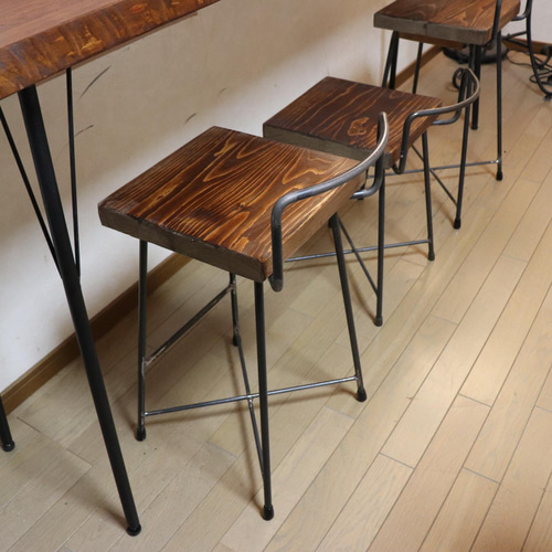 用座高オーダー60から70センチ ハーフ背あり椅子 カゴ置けまます