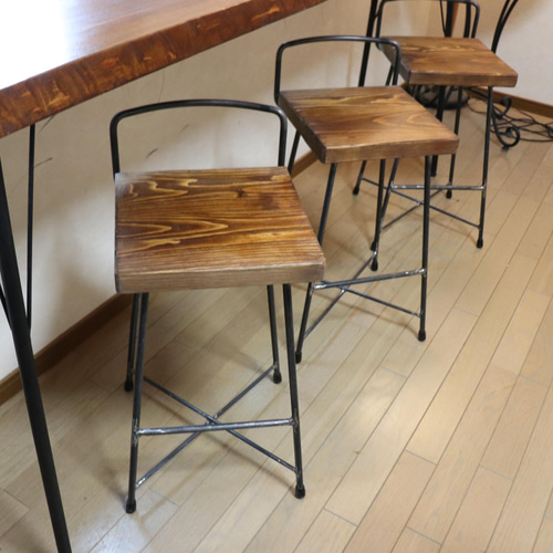 用座高オーダー60から70センチ ハーフ背あり椅子 カゴ置けまます