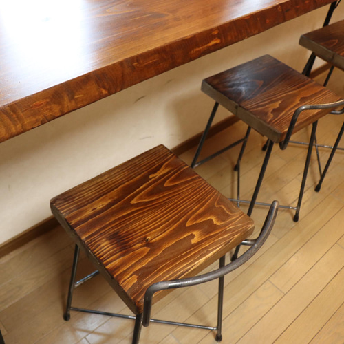 用座高オーダー60から70センチ ハーフ背あり椅子 カゴ置けまます