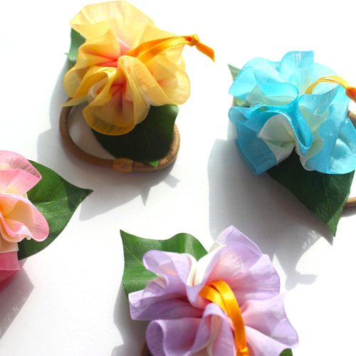 ꫛꫀꪝ✧︎*。オーロラフラワーデザインレジンヘアゴム