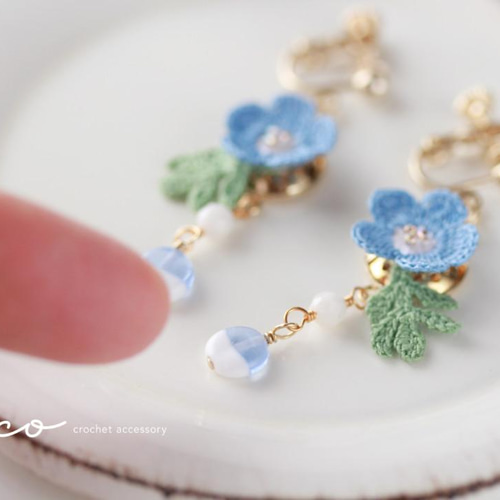 レース編み☆ネモフィラのイヤリング（ピアス金具に交換可能 