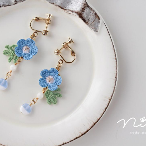 レース編み☆ネモフィラのイヤリング（ピアス金具に交換可能