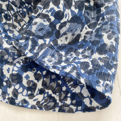 残少⭐️5点売れました⭐️大きめ イタリア製 リネン ペイズリー 青 x グレー 軽い 春 夏 秋 スカーフ ストール 6枚目の画像