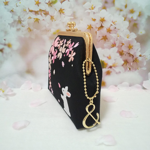 がま口✽桜❀刺繍『花明かり〜桜の花びら手に乗せて〜』春うさぎ