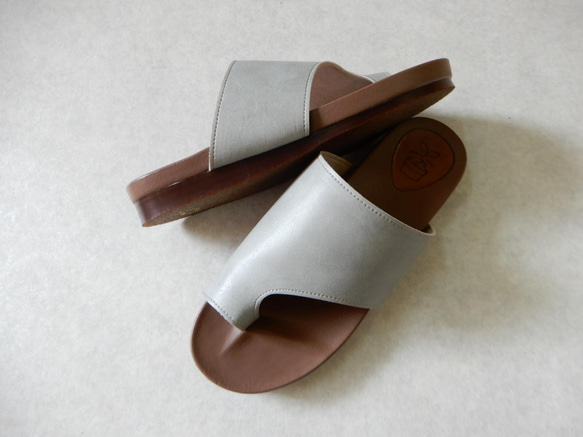 清倉大拍賣，售完為止！ ！ ！赤腳穿著感覺很棒，鞋墊柔軟，自然，輕便，成人人字拖涼鞋 第5張的照片