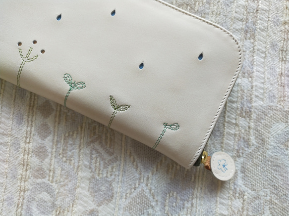 刺繍革財布『LIFE』IVORY×青（牛革）☆スリムタイプ☆ラウンドファスナー型 10枚目の画像