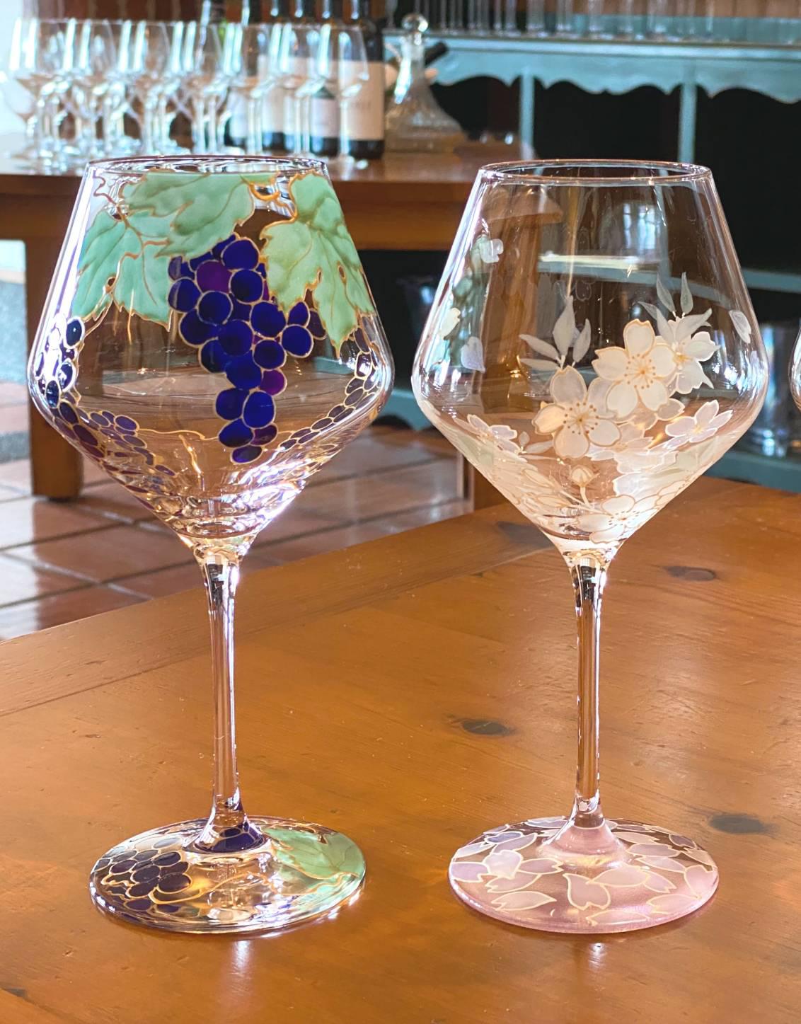 【両親贈呈品】ぶどう＆さくらペアワイングラス｜母の日・父の日・結婚祝い・新居祝い・結婚記念日ギフト