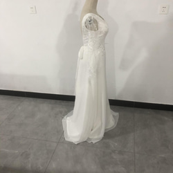 優雅婚紗白色V領透視袖露背/伴娘 第3張的照片