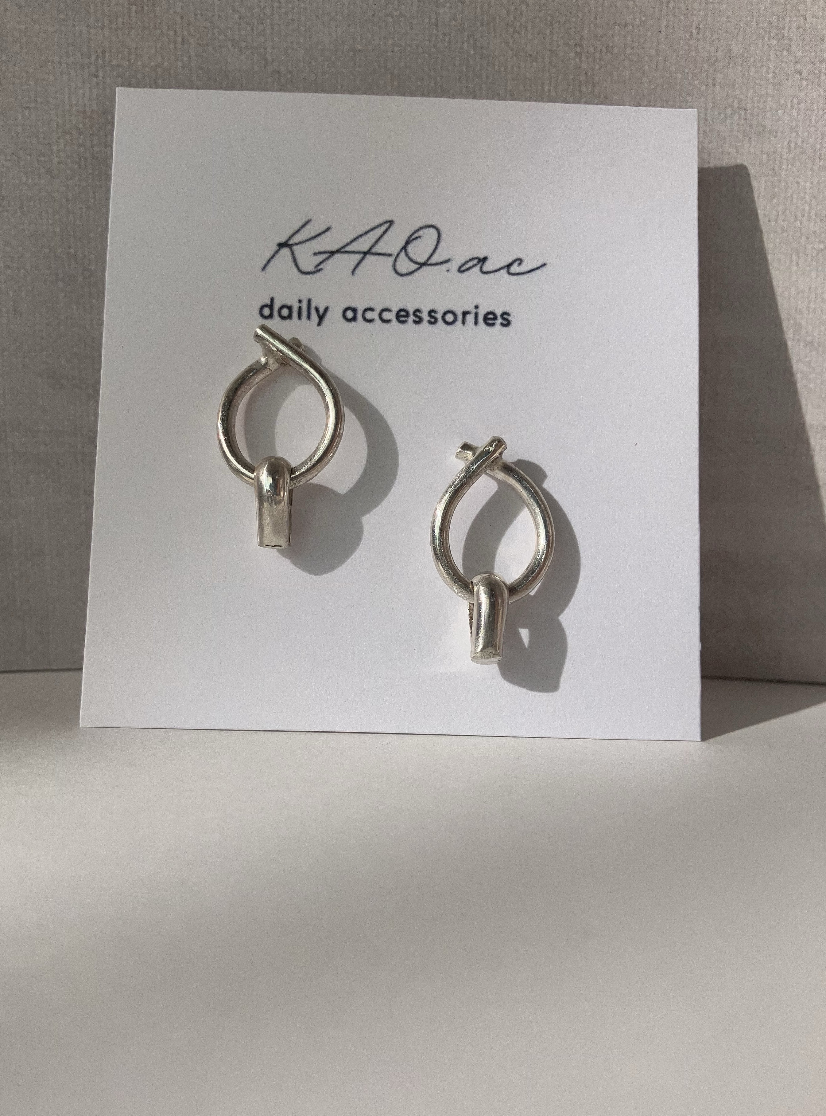 【ノンホールピアス変更可】silver950 小さく交差するシルバーピアス　『送料無料』