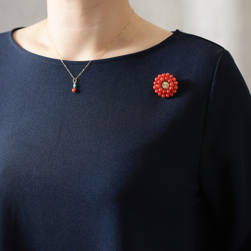 ブローチ ・大 】赤珊瑚 アンティークレトロなお花 ／赤 還暦祝いや母