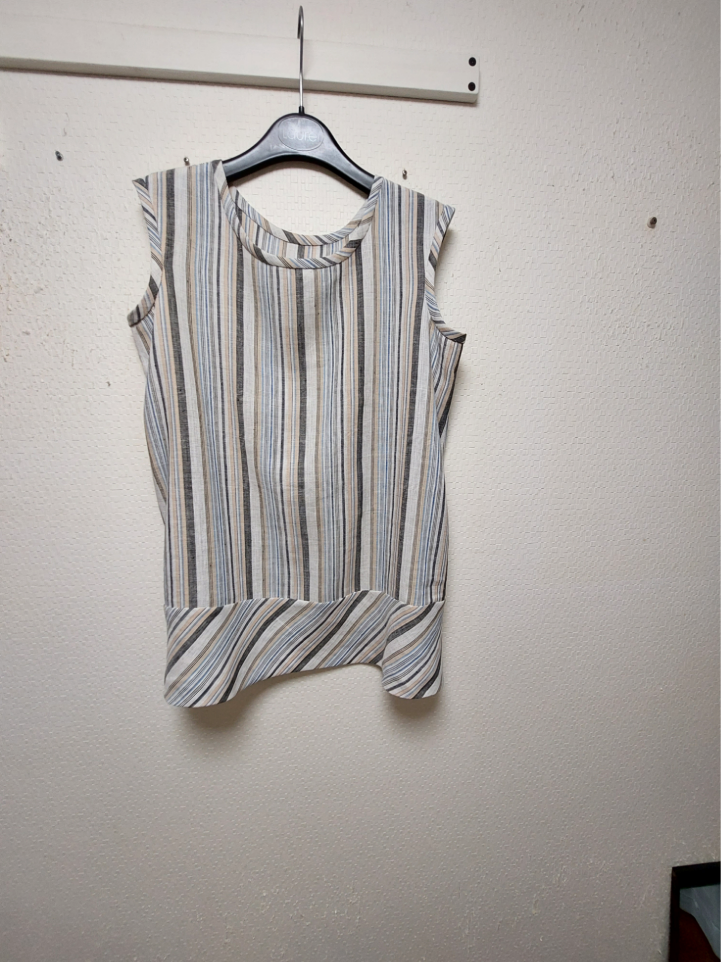 リネンストライプノースリーブブラウス 7,810円