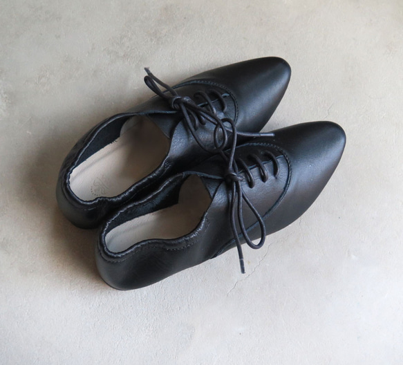 特色 &lt;也可用作 Babouche&gt; 黑色皮鞋，易於穿著，搭配橡膠鞋跟，看起來很漂亮。 第10張的照片