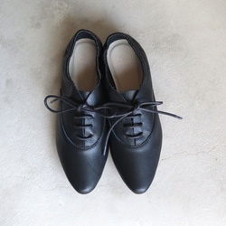 特色 &lt;也可用作 Babouche&gt; 黑色皮鞋，易於穿著，搭配橡膠鞋跟，看起來很漂亮。 第3張的照片