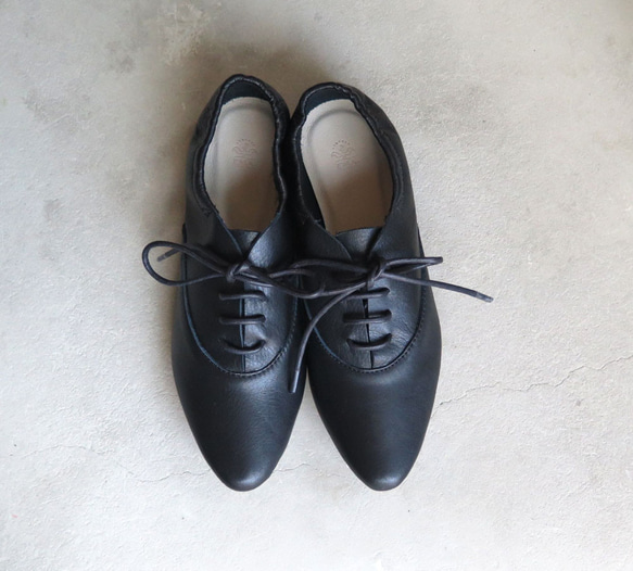 特色 &lt;也可用作 Babouche&gt; 黑色皮鞋，易於穿著，搭配橡膠鞋跟，看起來很漂亮。 第3張的照片