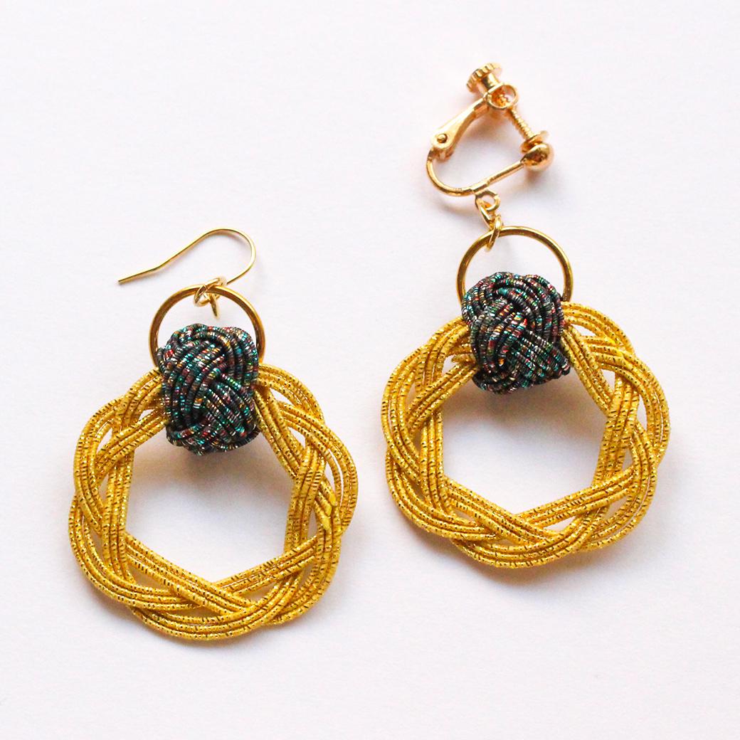 ミッドナイトムーン ピアス・イヤリング（ゴールド）