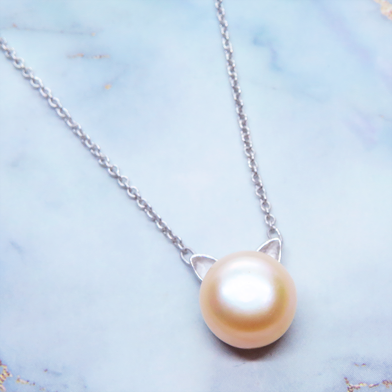 シルバー925 淡水パール（コーラルピンク） シンプルにさり気なく大人可愛い猫耳パールのネックレス ワンポイント        Ω