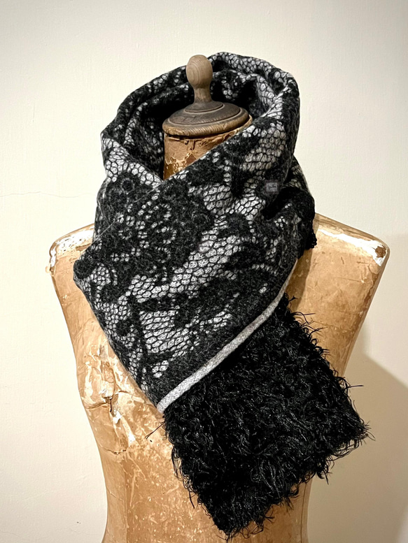 スカーフNo.310*羊毛蕾絲*設計師手作歐式宮廷風灰底黑色蕾絲編織感羊毛圍巾 披肩 第10張的照片