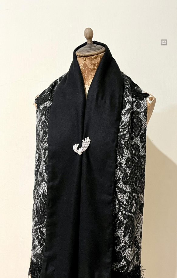 スカーフNo.310*羊毛蕾絲*設計師手作歐式宮廷風灰底黑色蕾絲編織感羊毛圍巾 披肩 第11張的照片