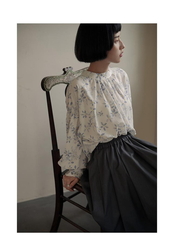 青×白の花柄　フランス風　ロマンチック長袖トップス 11枚目の画像