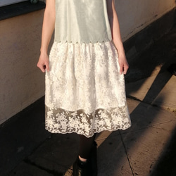 象牙色花模様デザインのエレガントなスカート 1枚目の画像