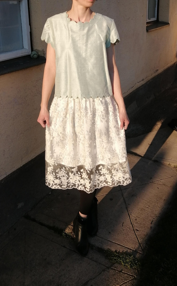 象牙色花模様デザインのエレガントなスカート 1枚目の画像