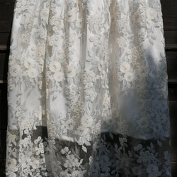 象牙色花模様デザインのエレガントなスカート 4枚目の画像