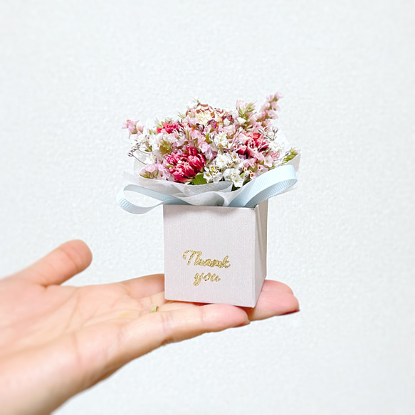 【母の日限定】Thank youメッセージ ミニチュアBoxドライブーケ【カーネーション】Rose  beige BOX 1枚目の画像