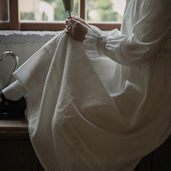 治癒系白色 棉質竪條提花少女洋裝 法式花邊袖高腰連身裙 含裡布 第4張的照片