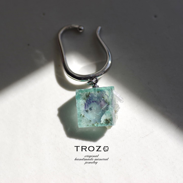 023 Fluorite Fest】 内モンゴル フローライト 鉱物原石 イヤーカフ