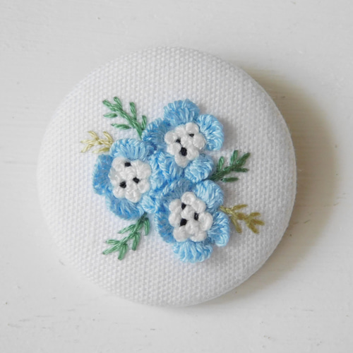 ネモフィラ 刺繍ブローチ 【受注製作】 ブローチ 手刺繍小物