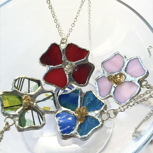 ステンドグラス 花のネックレス〜4色ガラスビーズ芯付