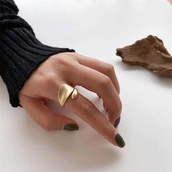 韓国ファッション　マットゴールドのデザインリング　指輪　アクセサリー　-1005 2枚目の画像