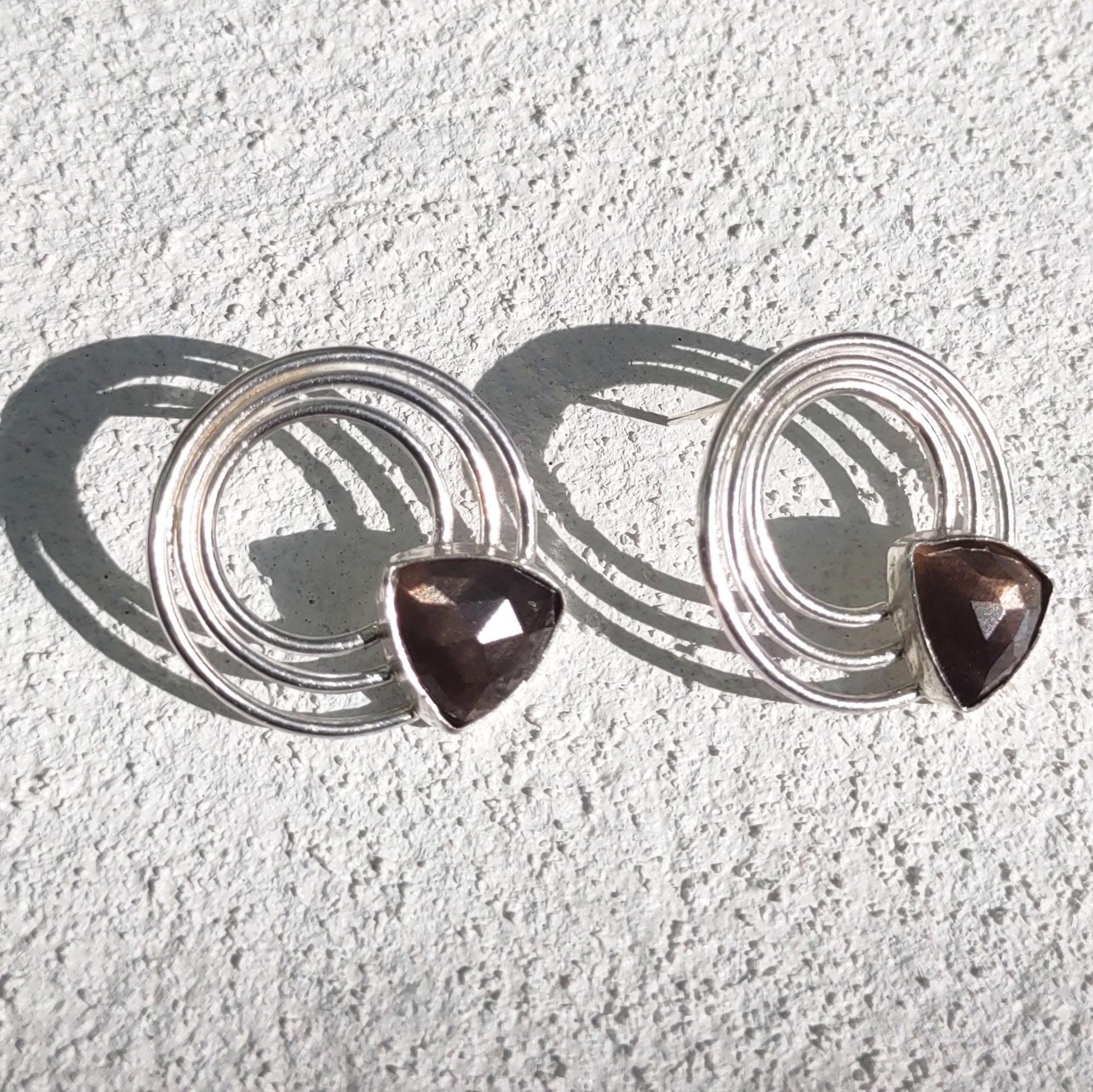 レトロスタイル トリプルサークルピアス with ブラックムーンストーン  シルバー925