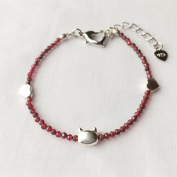 猫耳シルバーチャーム × ガーネット｜ひそやかな強さをまとう