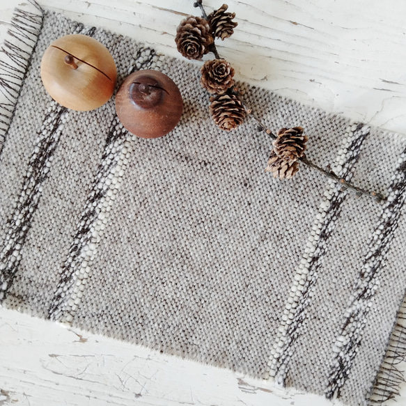 手紡ぎ糸・手織りのテーブルマット 1枚目の画像