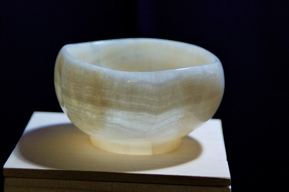 石の器『月影』抹茶茶碗　花器　天然石オニックス　彫刻家による手彫りの作品 