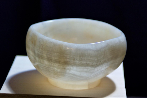 石の器『月影』抹茶茶碗　花器　天然石オニックス　彫刻家による手彫りの作品 