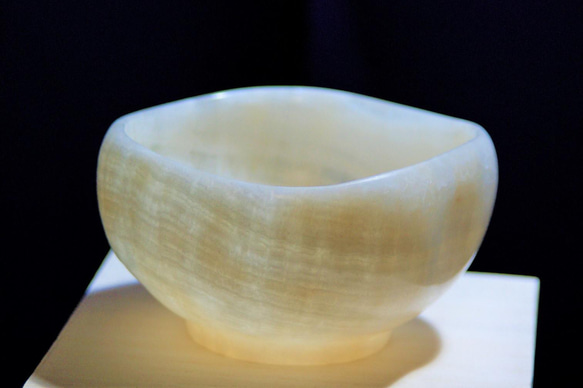 石の器『月影』抹茶茶碗　花器　天然石オニックス　彫刻家による手彫りの作品 
