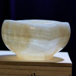 石の器『月影』抹茶茶碗　花器　天然石オニックス　彫刻家による手彫りの作品 1枚目の画像