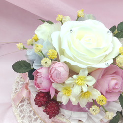 結婚式のお祝いに♡パフュームフラワー&ソラフラワーをアレンジしたフラワーケーキ♡ 8枚目の画像