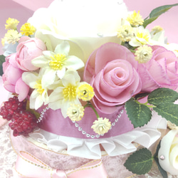 結婚式のお祝いに♡パフュームフラワー&ソラフラワーをアレンジしたフラワーケーキ♡ 9枚目の画像