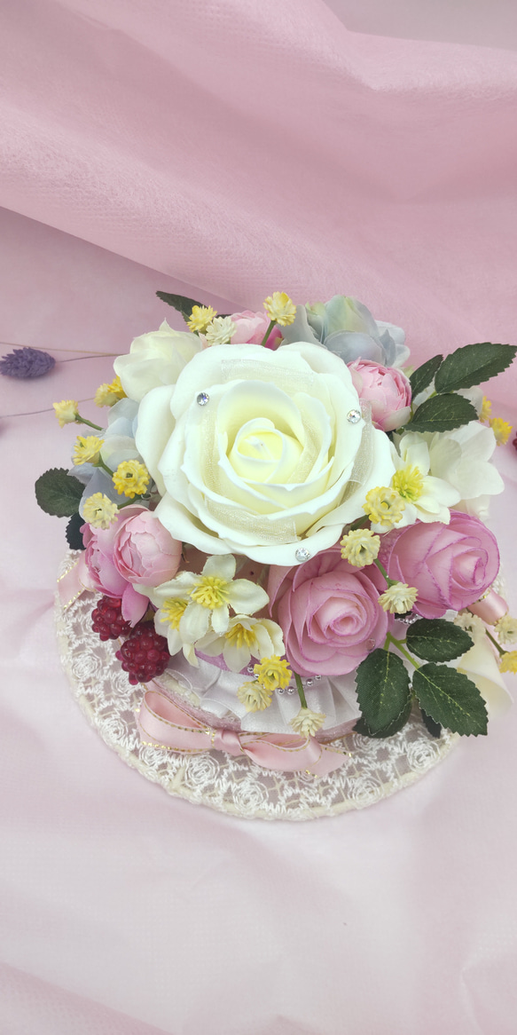 結婚式のお祝いに♡パフュームフラワー&ソラフラワーをアレンジしたフラワーケーキ♡ 5枚目の画像