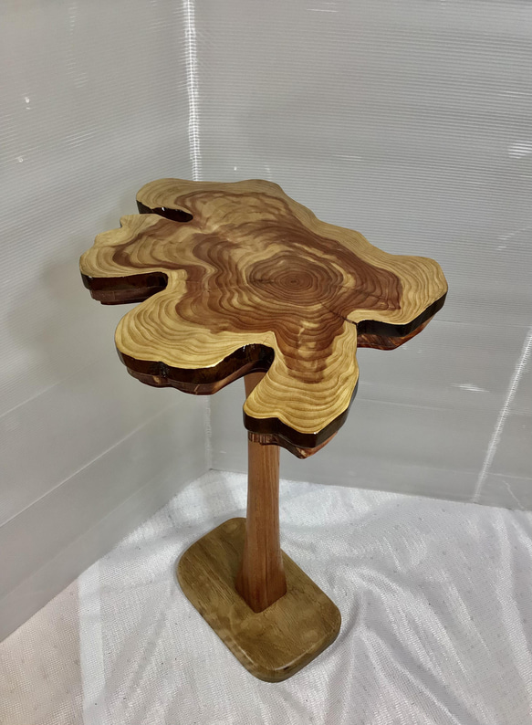 天然木　カイズカイブキ　サイドテーブル　一点物　手造り 2枚目の画像