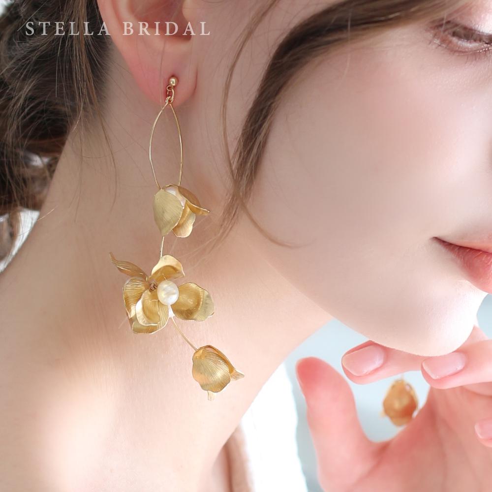 真鍮製フラワーモチーフと淡水パールの大ぶりブライダルピアス Nicoletta - ニコレッタ II【受注生産品】