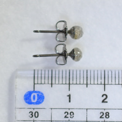 (1 件) 拉長石，玫瑰形切割耳釘，4 毫米（鈦柱） 第5張的照片