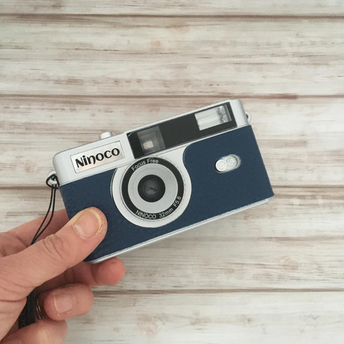 ギフトにぴったり！フラッシュ内蔵型 ディープブルーのフィルムカメラ