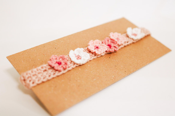 ふんわり桜の手編み首輪　猫ちゃん・小さなわんちゃん用 2枚目の画像