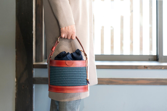 選べる畳カラー【熊本県産 畳を使用】コロンと可愛いバケツ型バッグ 巾着付き　手染め　手縫い　 1枚目の画像