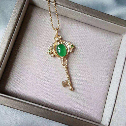 285 受注制作 k18金ゴールド 翡翠 鍵 ネックレス 陽緑 ミャンマー産 本
