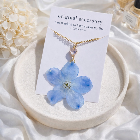 ミハエルネグリン乳白色×青お花モチーフネックレス デルフィニウムネックレス✧︎*。 ネックレス・ペンダント charmant